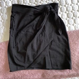 Loft black skirt with side tie (XS)